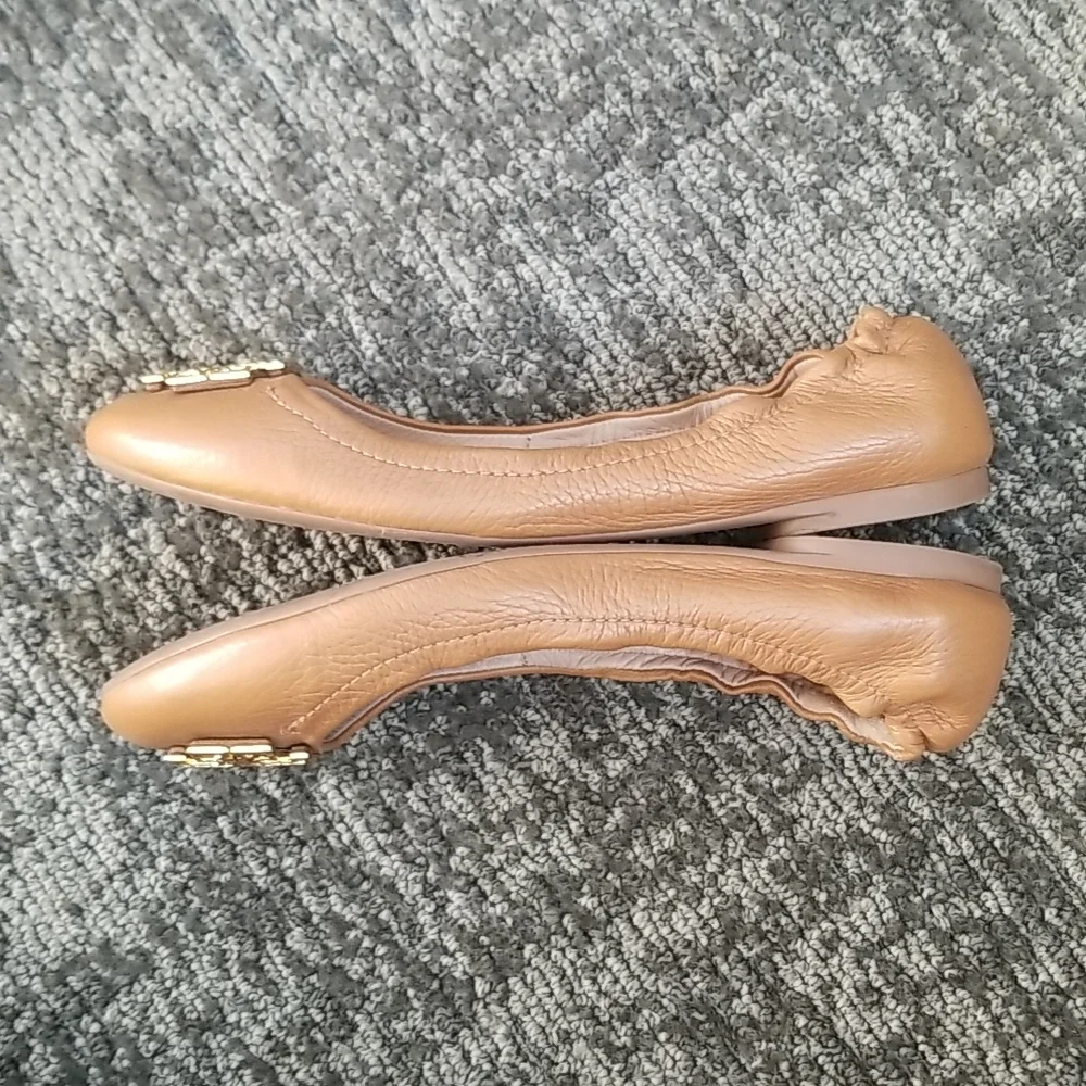 TORY BURCH tan leather ballet flats pebbled